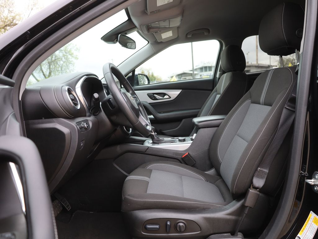 Vehicle image 23 of 43