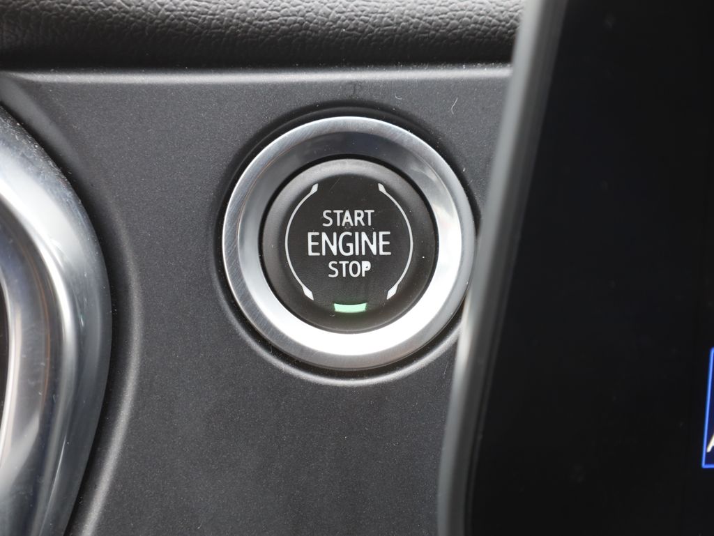 Vehicle image 32 of 43