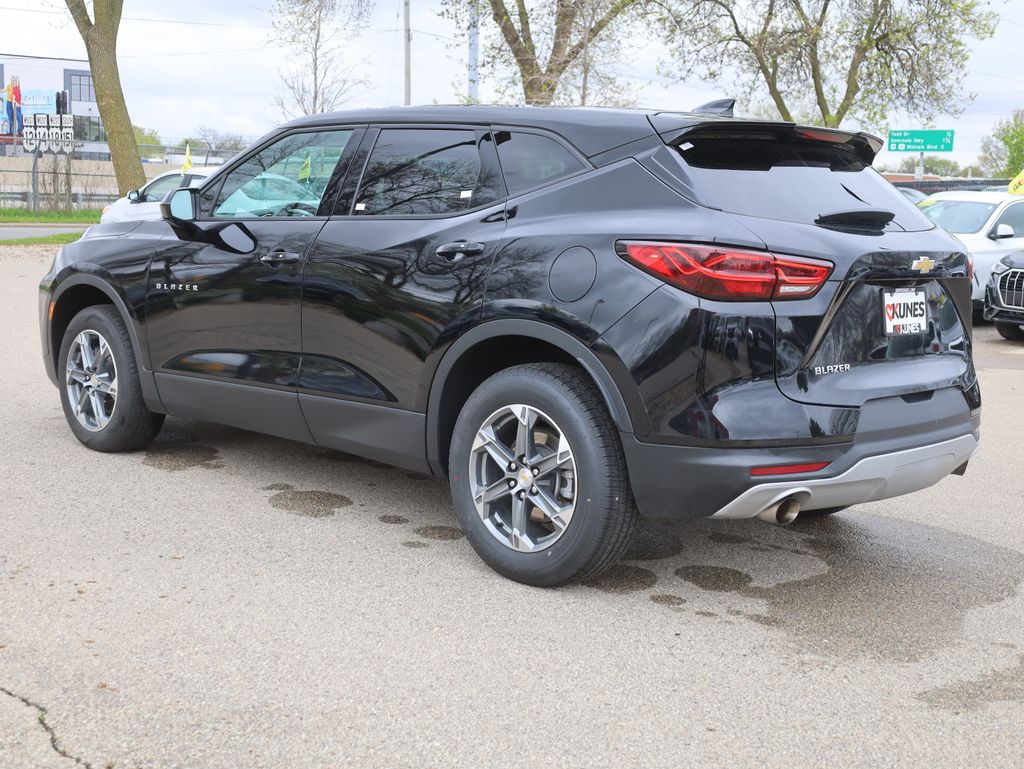 Vehicle image 7 of 43