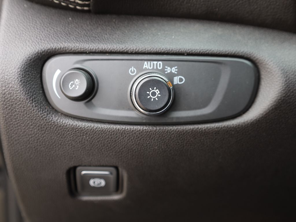 Vehicle image 29 of 43