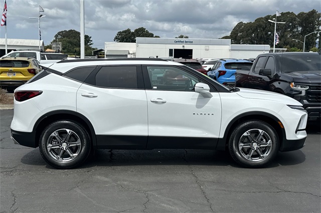 Vehicle image 4 of 25
