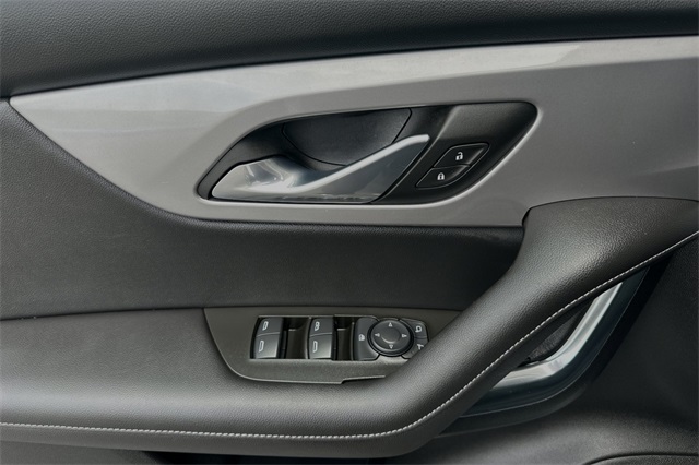 Vehicle image 18 of 25