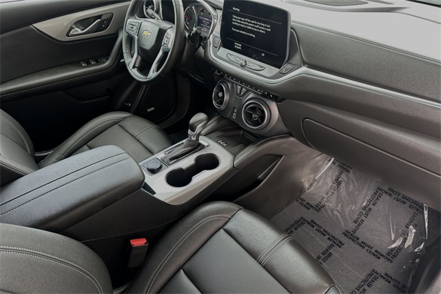 Vehicle image 21 of 25