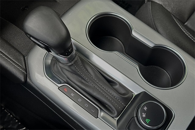 Vehicle image 16 of 25