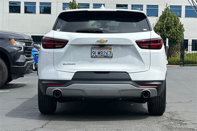 Vehicle image 6 of 25