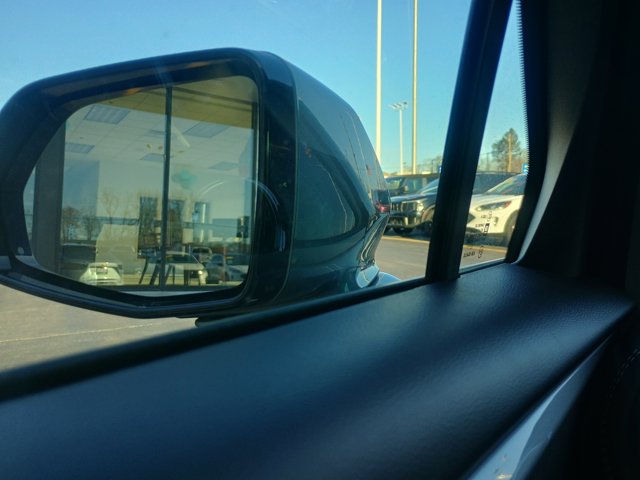 Vehicle image 17 of 34