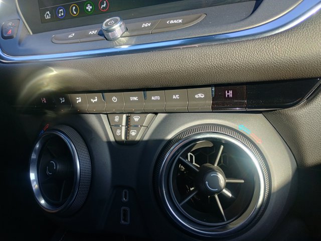 Vehicle image 26 of 34