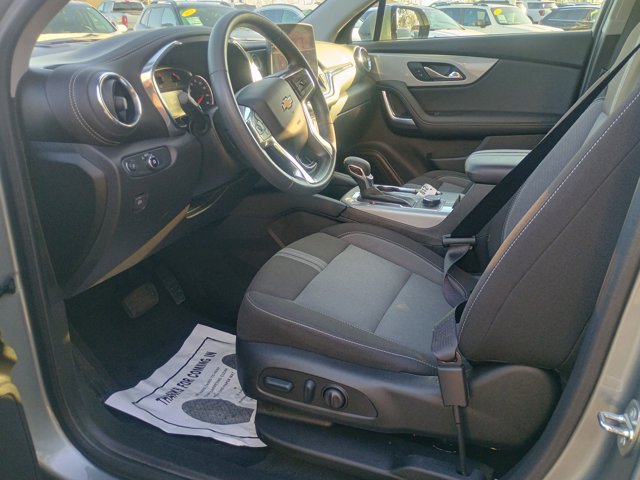 Vehicle image 16 of 34