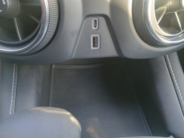 Vehicle image 27 of 34