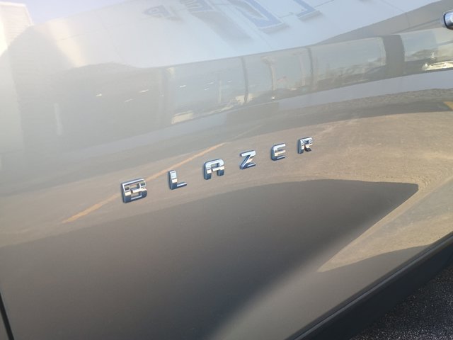 Vehicle image 8 of 34