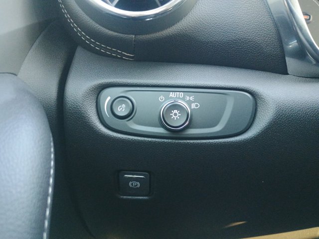 Vehicle image 18 of 34