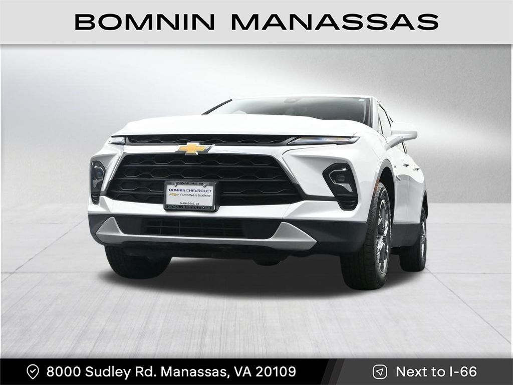 2023 Chevrolet Blazer LT Image 3 of 42
