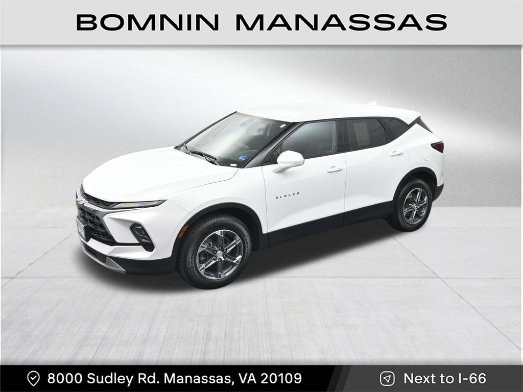 2023 Chevrolet Blazer LT Image 2 of 42