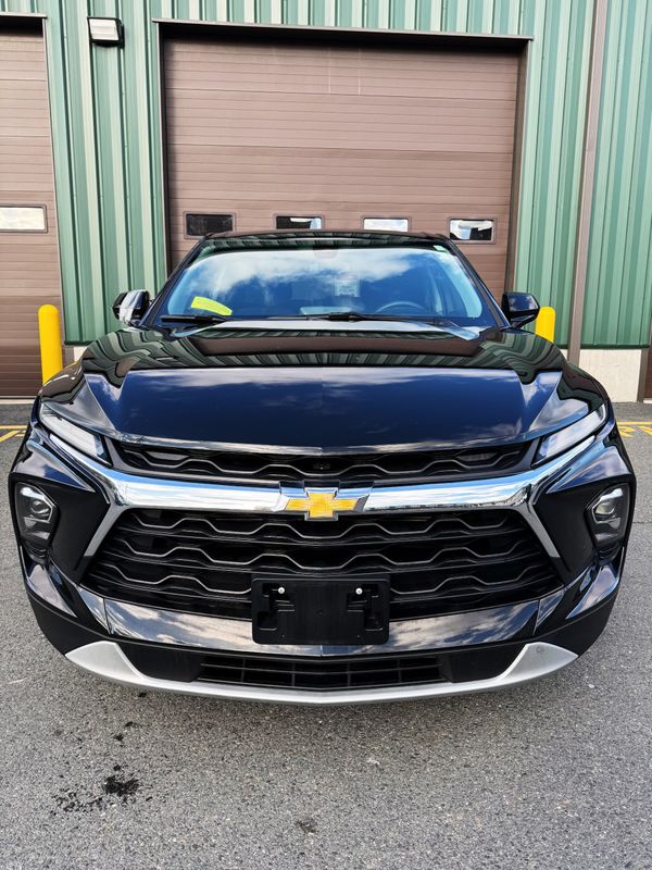Vehicle image 2 of 11