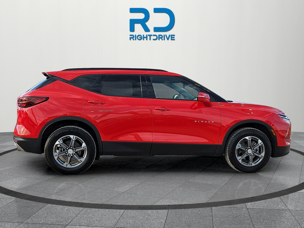 2023 Chevrolet Blazer LT Image 3 of 25