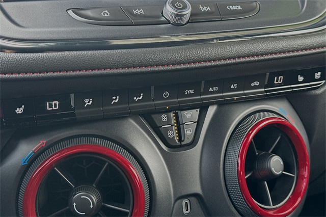 Vehicle image 19 of 25