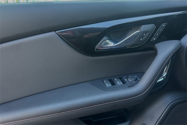 Vehicle image 8 of 24
