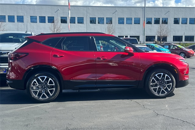 Vehicle image 4 of 24