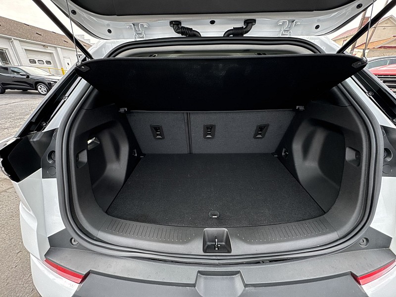 Vehicle image 26 of 33