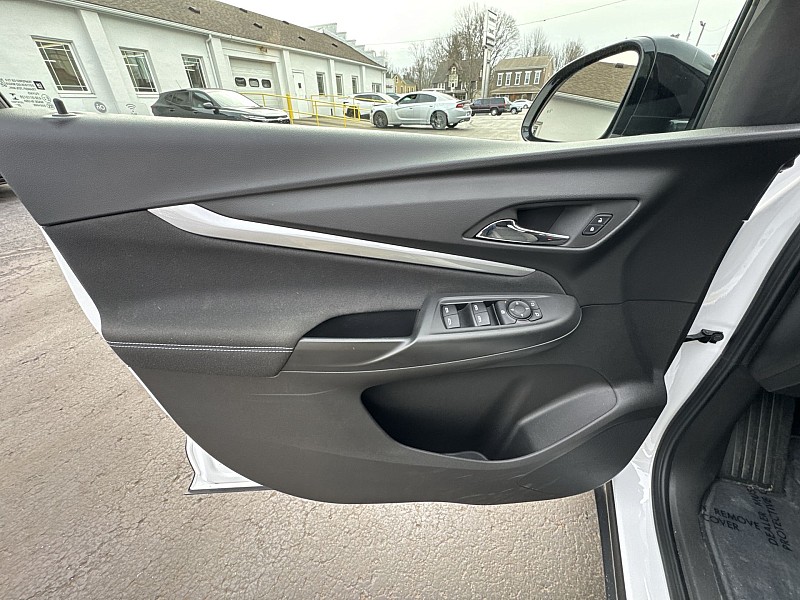 Vehicle image 23 of 33