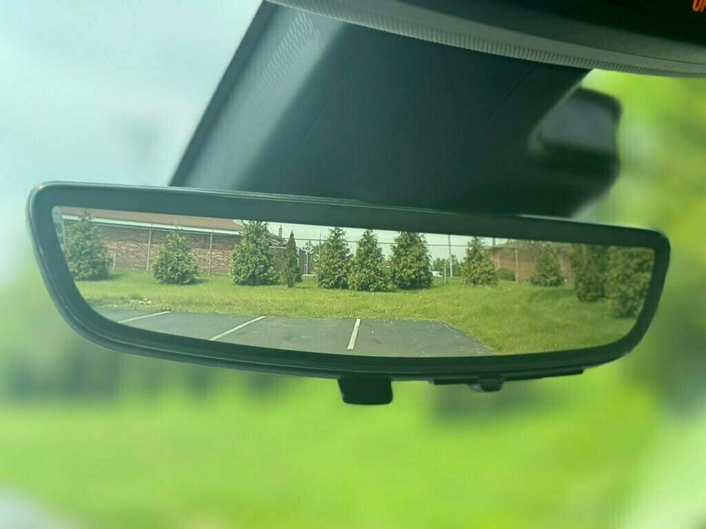 Vehicle image 29 of 33