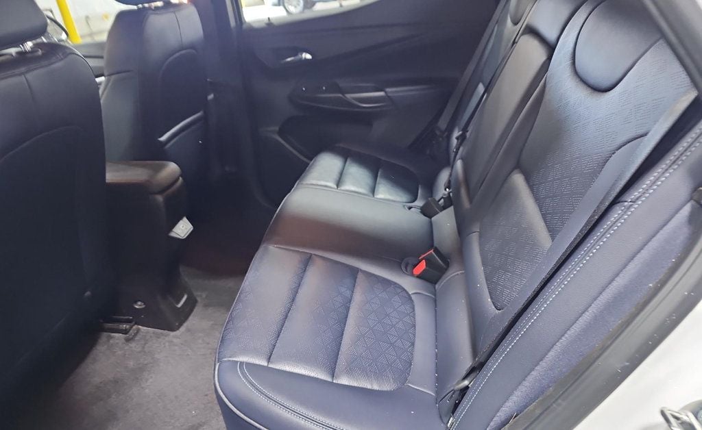Vehicle image 9 of 33