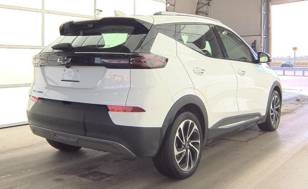 Vehicle image 6 of 33