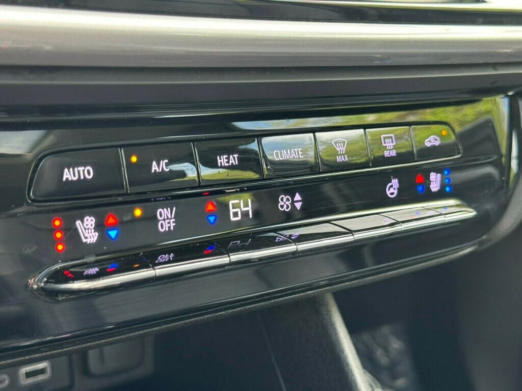Vehicle image 24 of 33