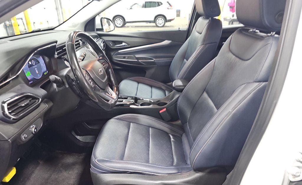 Vehicle image 8 of 33