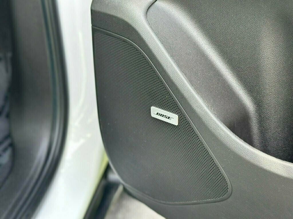 Vehicle image 19 of 33