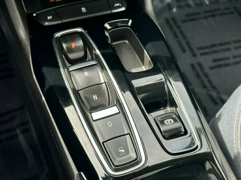 Vehicle image 23 of 33