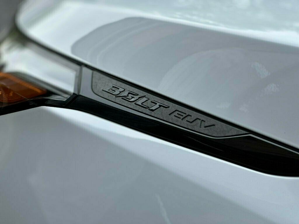 Vehicle image 10 of 33