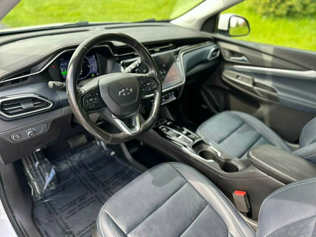 Vehicle image 13 of 33