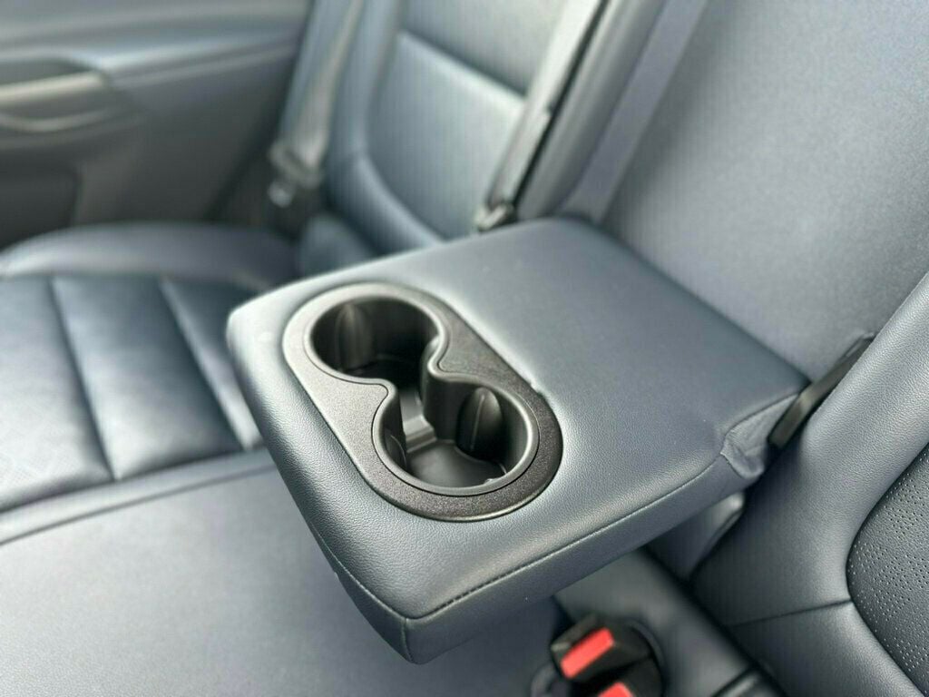 Vehicle image 17 of 33