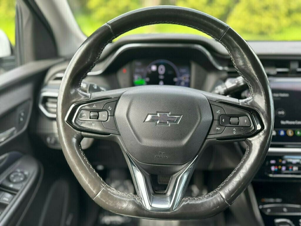 Vehicle image 21 of 33