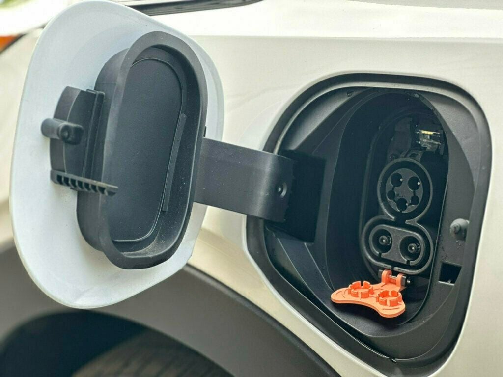 Vehicle image 11 of 33