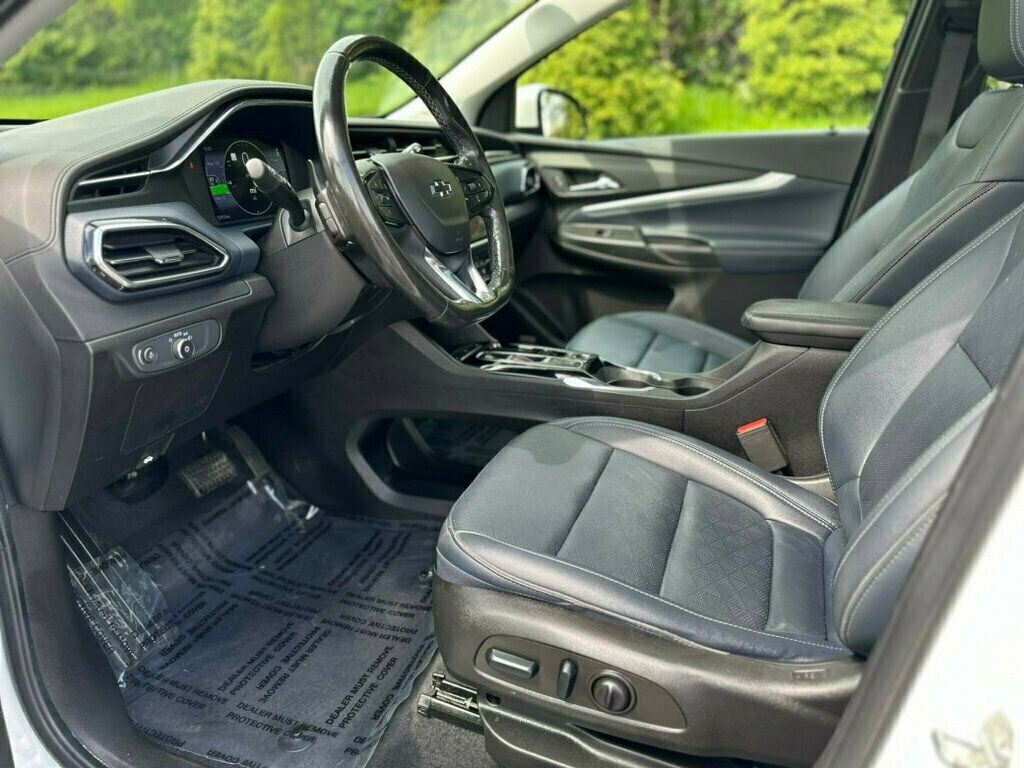 Vehicle image 12 of 33