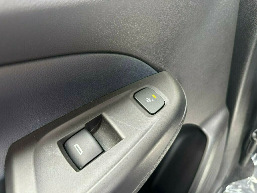 Vehicle image 15 of 33