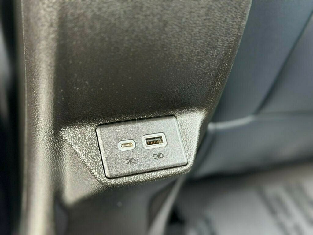 Vehicle image 16 of 33