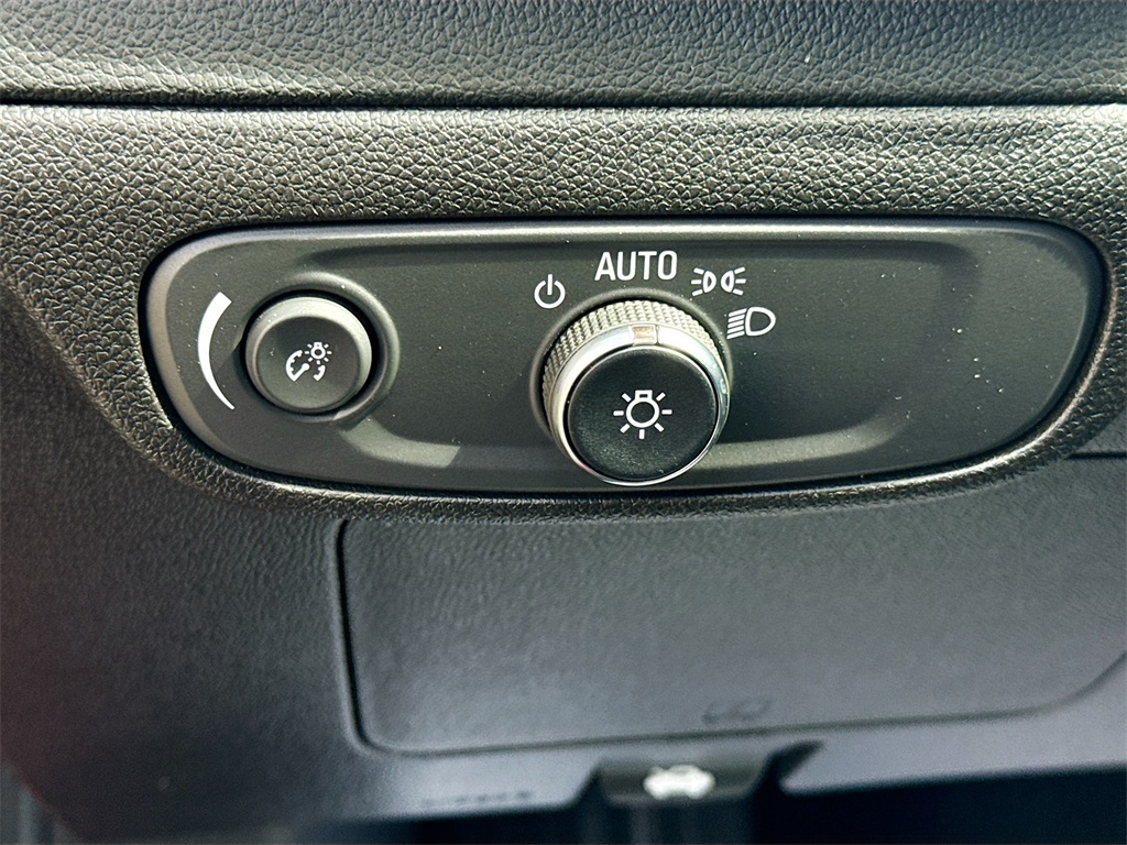Vehicle image 29 of 32