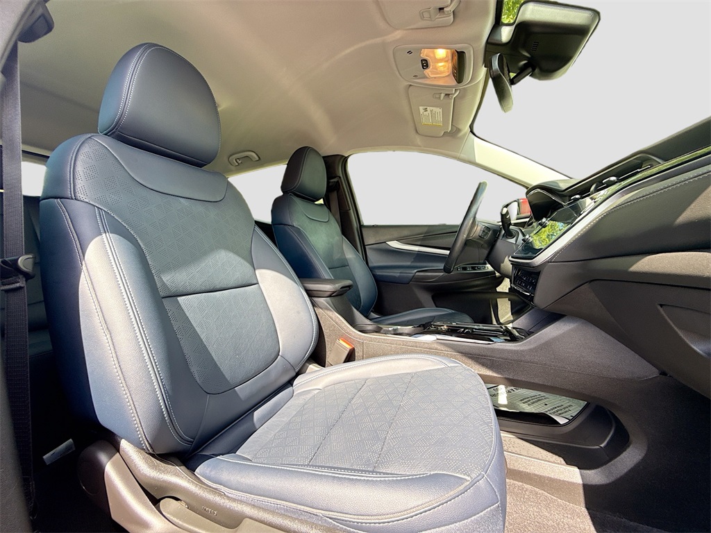Vehicle image 15 of 32