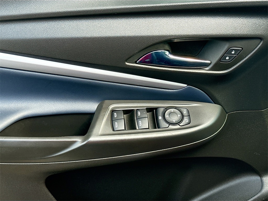 Vehicle image 24 of 32