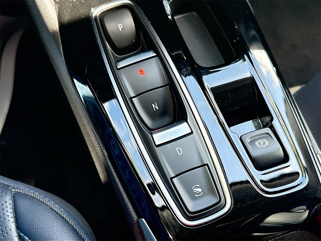 Vehicle image 22 of 32