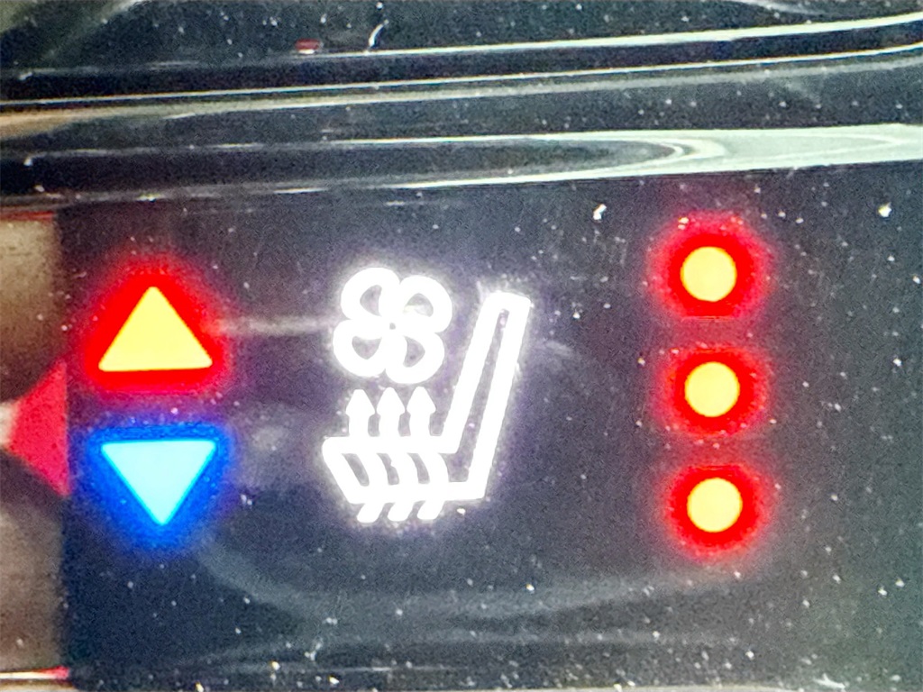 Vehicle image 20 of 32