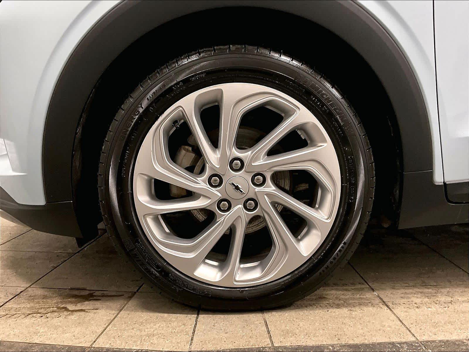 2023 Chevrolet Bolt EUV LT Image 9 of 35