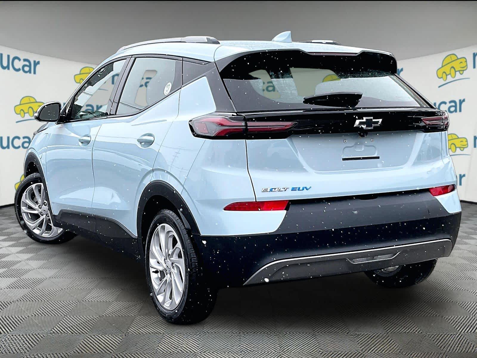 2023 Chevrolet Bolt EUV LT Image 6 of 35