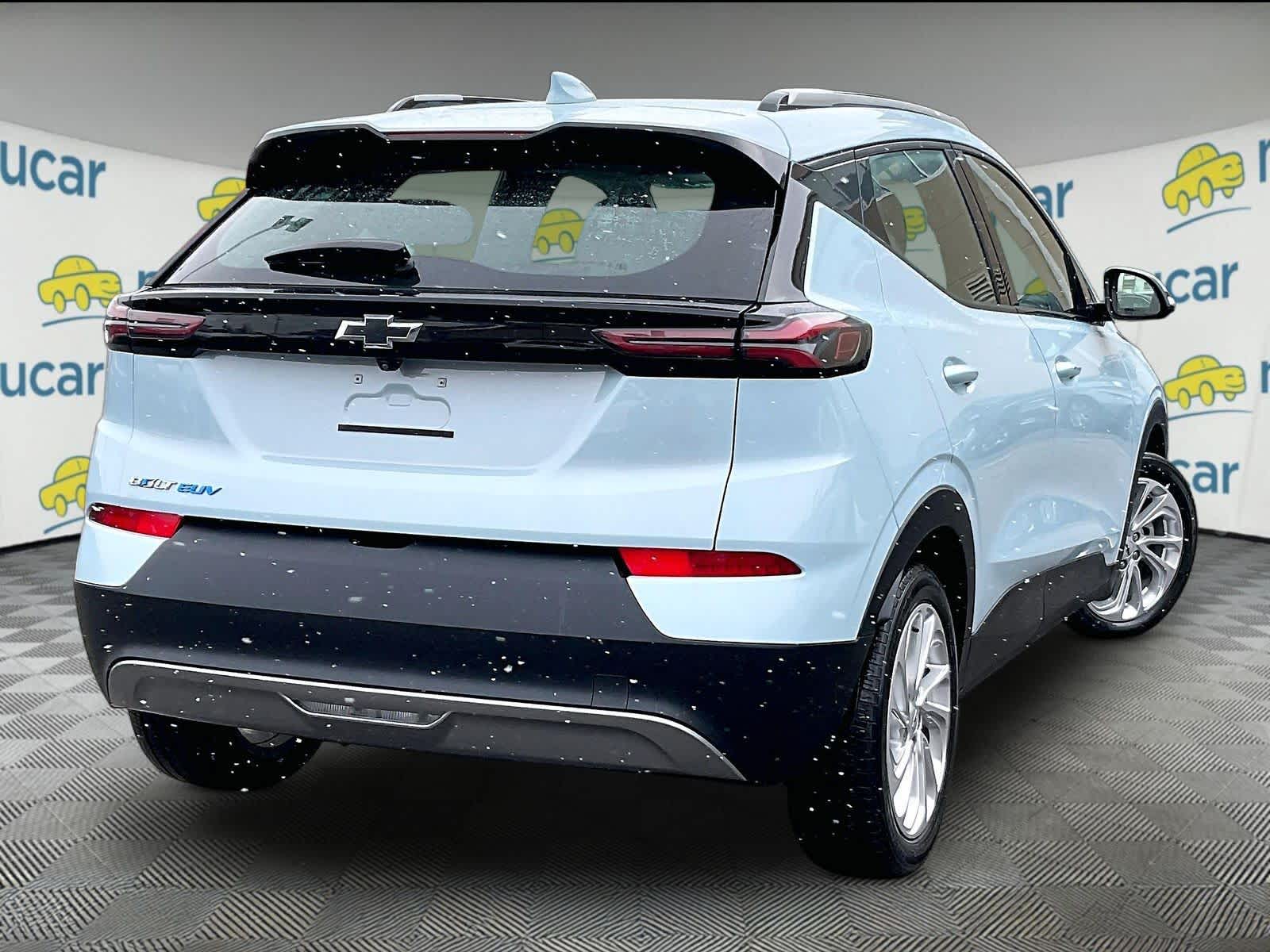 2023 Chevrolet Bolt EUV LT Image 4 of 35