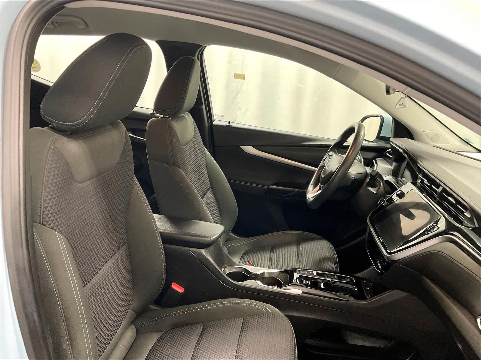 2023 Chevrolet Bolt EUV LT Image 13 of 35