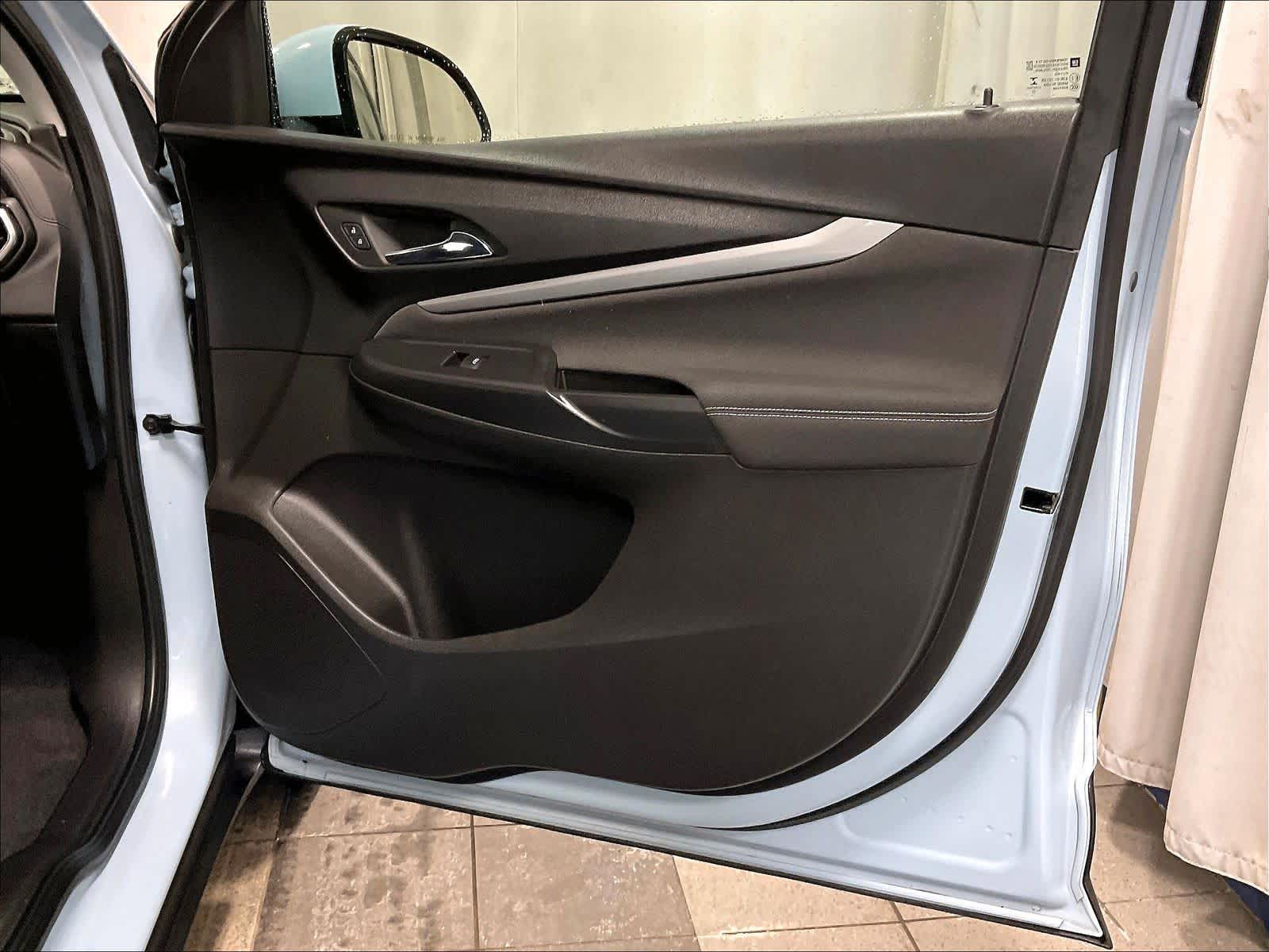 2023 Chevrolet Bolt EUV LT Image 27 of 35