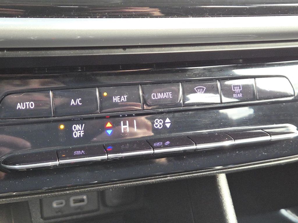 2023 Chevrolet Bolt EUV LT Image 29 of 30